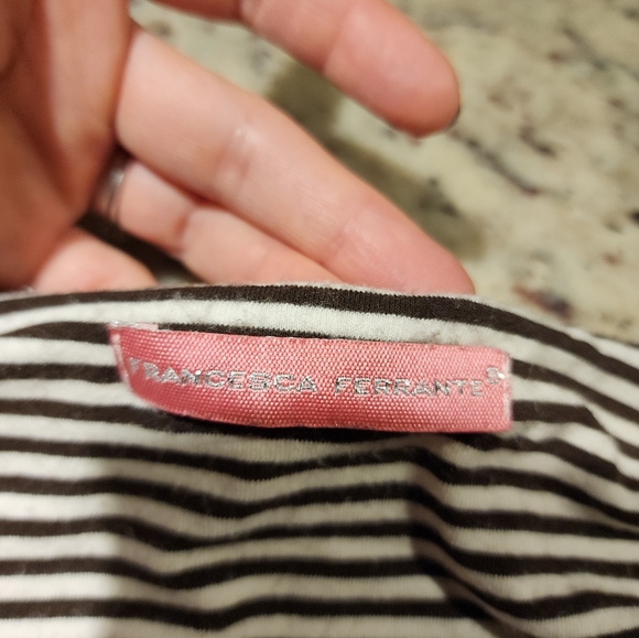 Francesca Frrante Overlaying Top with Ruching Sides Small - Picture 9 of 10